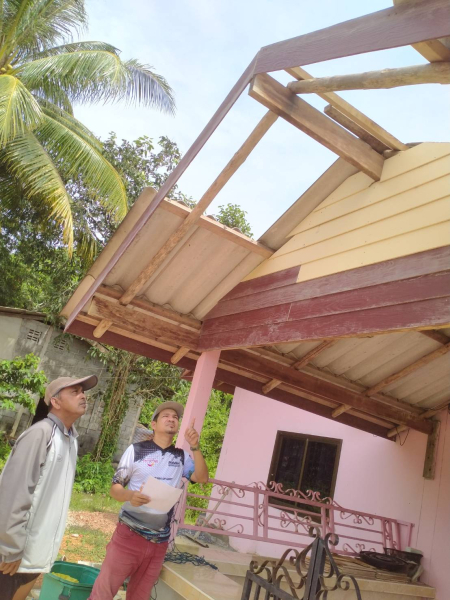ลงพื้นที่สำรวจสถานการณ์บ้านประชาชน ที่ได้รับผลกระทบจากฝนตกหนัก เพื่อดูแล และแก้ไขปัญหาเบื้องต้น