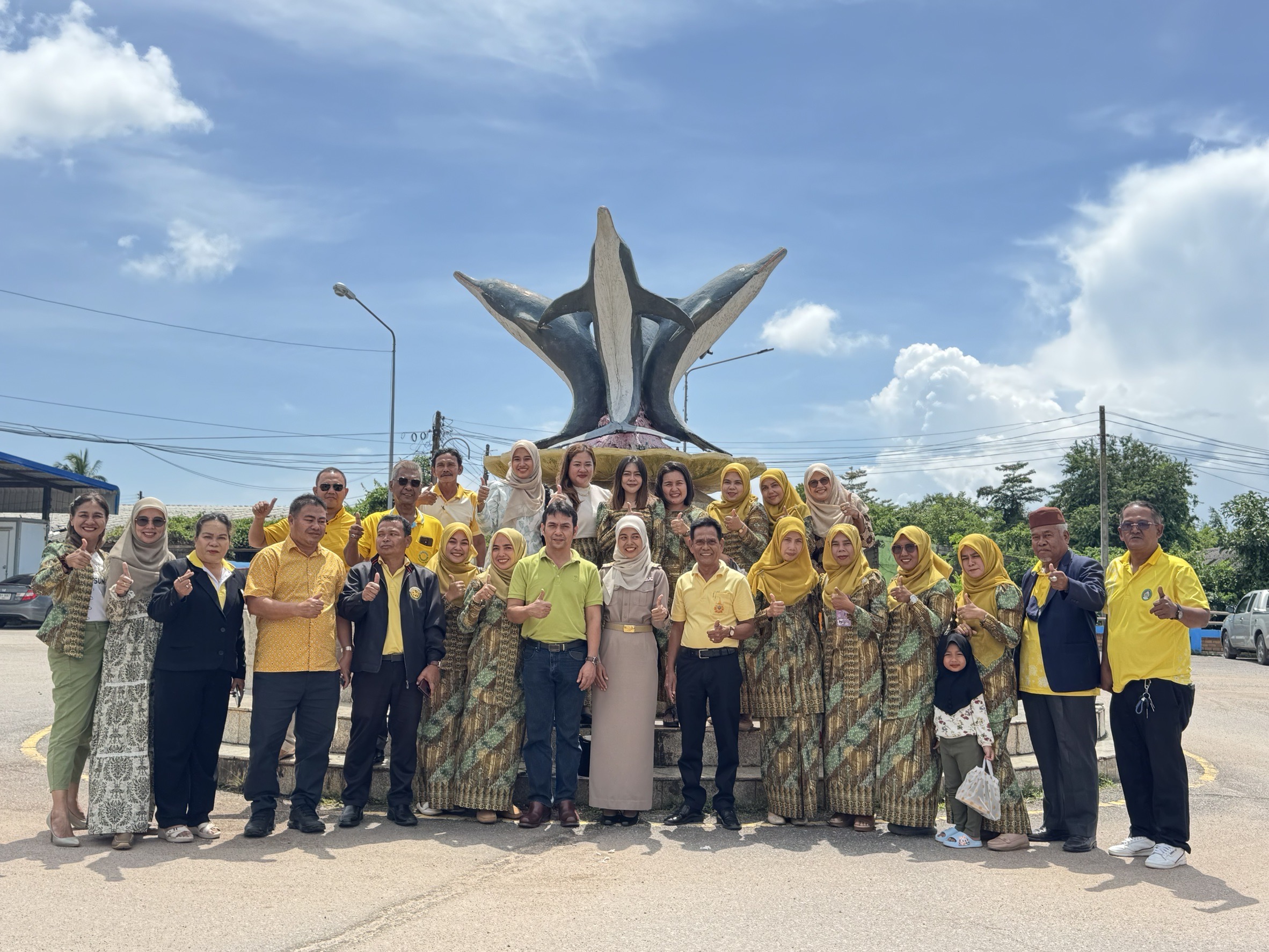 ยินดีต้อนรับข้าราชการโอน-ย้าย จากรั้ว อบต.จะแหน สู่ ทต.เจ๊ะบิลัง
วันที่ 4 พฤษจิกายน  2567
🔈นายอับดุลวาริส บิลังโหลด นายกเทศมนตรีตำบลเจ๊ะบิลัง คณะผู้บริหาร สมาชิกสภาเทศบาลตำบลเจ๊ะบิลัง พนักงานเทศบาลตำบลเจ๊ะบิลัง
👉ร่วมต้อนรับข้าราชการโอน-ย้าย จากรั้ว อบต.จะแหน สู่ ทต.เจ๊ะบิลัง นางสาวซูไรน่า คุณอักษร ตำแหน่ง นิติกรปฏิบัติการ  โอนย้ายมาดำรงตำแหน่งเดิม จาก อบต.จะแหน อำเภอสะบ้าย้อย จังหวัดสงขลา