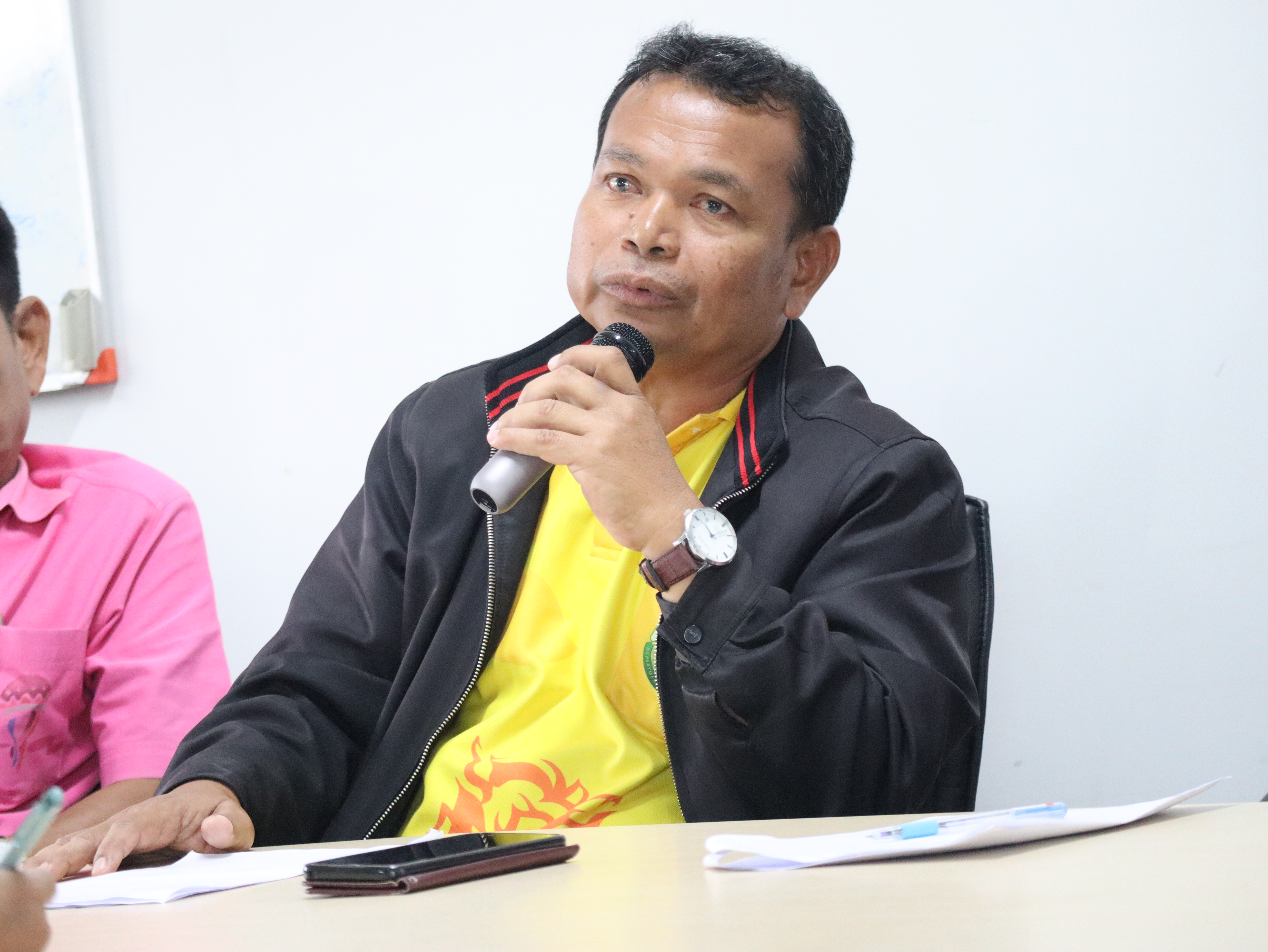 การประชุมประจำเดือนพฤศจิกายน เพื่อติดตามผลการดำเนินงานในรอบเดือนที่ผ่านมา
.
     5 พ.ย. 2567 นายอับดุลวาริส บิลังโหลด นายกเทศมนตรีตำบลเจ๊ะบิลัง เป็นประธานการประชุมประจำเดือน หัวหน้ากอง พนักงาน และจ้างเหมาบริการ เข้าร่วมการประชุมฯ อย่างพร้อมเพรียง
.
      สำหรับวาระการประชุมฯ  ประกอบด้วย นายกเทศมนตรีฯ มอบนโยบาย โดยขอให้ทุกคนทำหน้าที่ของตัวเองให้ดีที่สุด ซื่อสัตย์ต่อหน้าที่ ซื่อสัตย์ต่อตนเอง  ช่วยเหลือซึ่งกันและกัน พร้อมแจ้งการต้อนรับสมาชิกใหม่ และติดตามการดำเนินงานของแต่ละกอง 
.
        ทั้งนี้ สำหรับการดำเนินงานของแต่ละกองในรอบเดือนที่ผ่านมา รวมถึงติดตามความคืบหน้าข้อสั่งการจากรัฐบาลในพื้นที่ ซึ่งในที่ประชุมฯได้มีการรายงานผลในส่วนของผู้อำนวยการกองแต่ละกอง พร้อมได้กล่าวขอบคุณพนักงาน ให้กำลัง ปลุกไฟในการทำงานของเดือนต่อไปอีกด้วย