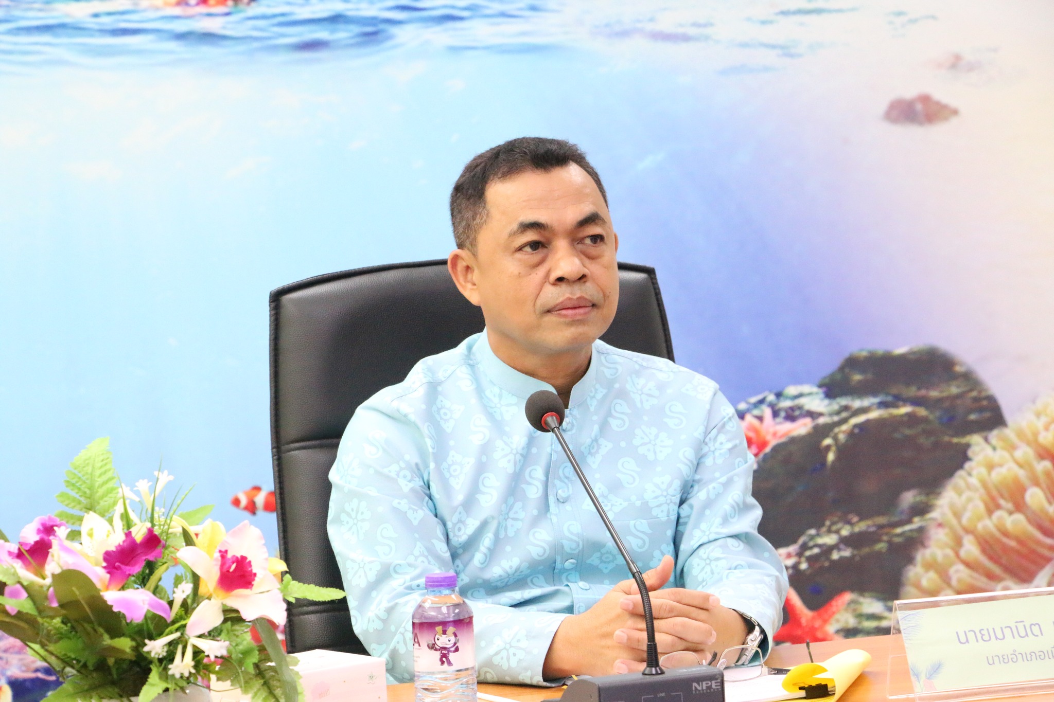 เทศบาลตำบลเจ๊ะบิลัง เข้าร่วมการประชุมหัวหน้าส่วนราชการประจำอำเภอเมืองสตูล และคณะกรรมการบริหารงานอำเภอแบบบูรณาการ ครั้งที่ 11/2567
                     5 พฤศจิกายน 2567 เวลา 09.30 น. ณ ห้องประชุมชั้น 3 การไฟฟ้าส่วนภูมิภาคจังหวัดสตูล นายอับดุลวาริส บิลังโหลด นายกเทศมนตรีตำบลเจ๊ะบิลัง มอบหมายให้ นายสมาน ระสา รองนายกเทศมนตรีตำบลเจ๊ะบิลัง เข้าร่วมการประชุมหัวหน้าส่วนราชการประจำอำเภอเมืองสตูล และคณะกรรมการบริหารงานอำเภอแบบบูรณาการครั้งที่ 11/2567 โดยมี นายมานิต บริพันธ์ นายอำเภอเมืองสตูล เป็นประธานการประชุมมี ผู้จัดการการไฟฟ้าส่วนภูมิภาคจังหวัดสตูล ให้การต้อนรับ มีหัวหน้าส่วนราชการในสังกัดอำเภอเมืองสตูล ผู้บริหารองค์กรปกครองส่วนท้องถิ่น และผู้มีส่วนเกี่ยวข้องเข้าร่วมการประชุม
                     โดยวาระการประชุมประกอบด้วย  การแนะนำส่วนราชการที่โอนย้ายมาปฏิบัติหน้าที่ ณ อำเภอเมืองสตูล นายอำเภอเมืองสตูล ขอบคุณทุกภาคส่วนที่ร่วมกิจกรรมจิตอาสา ขอบคุณส่วนราชการองค์กรปกครองส่วนท้องถิ่น กำนัน ผู้ใหญ่บ้าน และประชาชนในกิจกรรมการบริจาคโลหิต และกิจกรรมของสภากาชาด ขอบคุณทุกภาคส่วนที่ร่วมกิจกรรมเดินวิ่งปั่นป้องกันอัมพาตครั้งที่ 10 เฉลิมพระเกียรติพระบาทสมเด็จพระเจ้าอยู่หัว
                    การติดตามการประชุม ครั้งที่ 10/2567 ที่ผ่านมา การประชาสัมพันธ์โครงการสนับสนุนการบูรณาการและการขับเคลื่อนนโยบายในระดับอำเภอประจำปีงบประมาณ พ.ศ.2568 และการประชาสัมพันธ์โรงเรียนวิทยาศาสตร์จุฬาภรณราชวิทยาลัยสตูล เตรียมจัดมหกรรมสิ่งประดิษฐ์ ICT ของนักเรียนไทยและนักเรียนญี่ปุ่น ระหว่าง 20 - 22 ธันวาคมนี้ ณ โรงเรียนวิทยาศาสตร์จุฬาภรณราชวิทยาลัยสตูล และการติดตามการดำเนินงานของหน่วยงานในสังกัดอำเภอเมืองสตูล การติดตามสถานการณ์ความมั่นคงการ ติดตามสถานการณ์อุทกภัย การติดตามสถานการณ์การตรวจเลือกทหารกองเกิน กิจกรรมจิตอาสา  การกวดขันในการดำเนินงานช่วงเทศกาลต่างๆโดยเฉพาะช่วงลอยกระทง การติดตามวาระด้านการเกษตร ด้านการประกอบอาชีพ และวาระอื่นๆที่เกี่ยวข้อง โดยเทศบาลตำบลเจ๊ะบิลัง จะนำข้อมูลที่ได้ไปปรับปรุงใช้กับพื้นที่ ในการดูแลพี่น้องประชาชนในพื้นที่ต่อไป