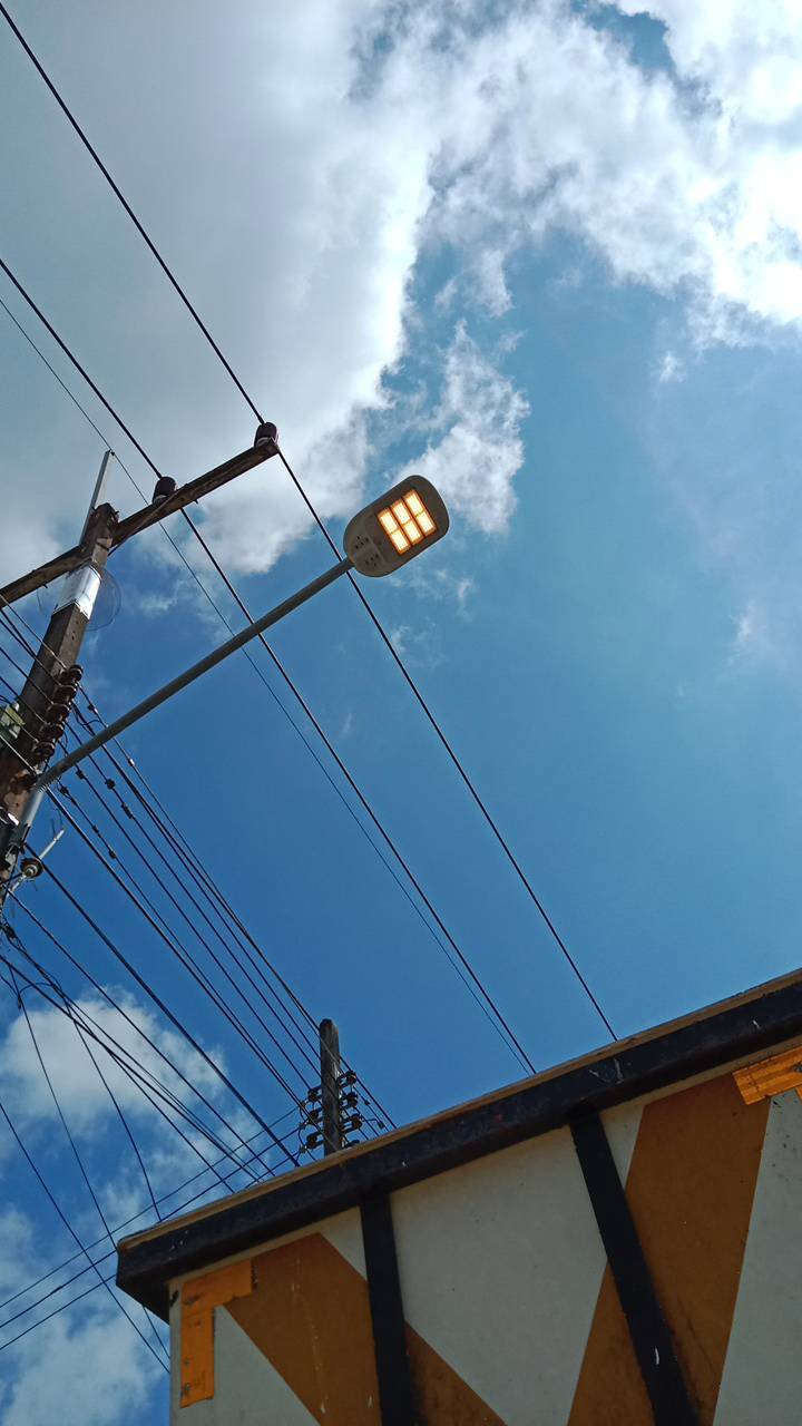 กองช่าง ทต.เจ๊ะบิลัง ลงพื้นที่ซ่อมแซม แก้ไข และปรับปรุงระบบสาธารณูปโภค
.
       วันที่ 23 ธันวาคม 2567  นายอับดุลวาริส บิลังโหลด นายกเทศมนตรีตำบลเจ๊ะบิลัง มอบหมายให้ กองช่าง 1.ลงพื้นที่ดำเนินการซ่อมไฟส่องสว่างสายชุมชนบ้านนา 2.ลงพื้นที่ติดตั้งฝาคูระบายน้ำสายชุมชนบ้านใหม่
รายละเอียดดังกล่าวดำเนินการแก้ไขแล้วเสร็จ
      สามารถแจ้งปัญหาเรื่องระบบไฟฟ้าส่องสว่างสาธารณะ หรือเรื่องราวอื่นๆได้ที่ สมาชิกสภาเทศบาล ผู้นำชุมชน หรือ แจ้งที่ กองช่าง ในวันและเวลาราชการ หรือโทร 074-772618 
      เทศบาลตำบลเจ๊ะบิลังขอเรียนให้ทุกท่านทราบว่า เจ้าหน้าที่ทุกคนพร้อมอำนวยความสะดวก และดูแลประชาชน ในท้องที่อย่างเต็มกำลัง
🤗🤗🤗🤗🤗🤗🤗🤗