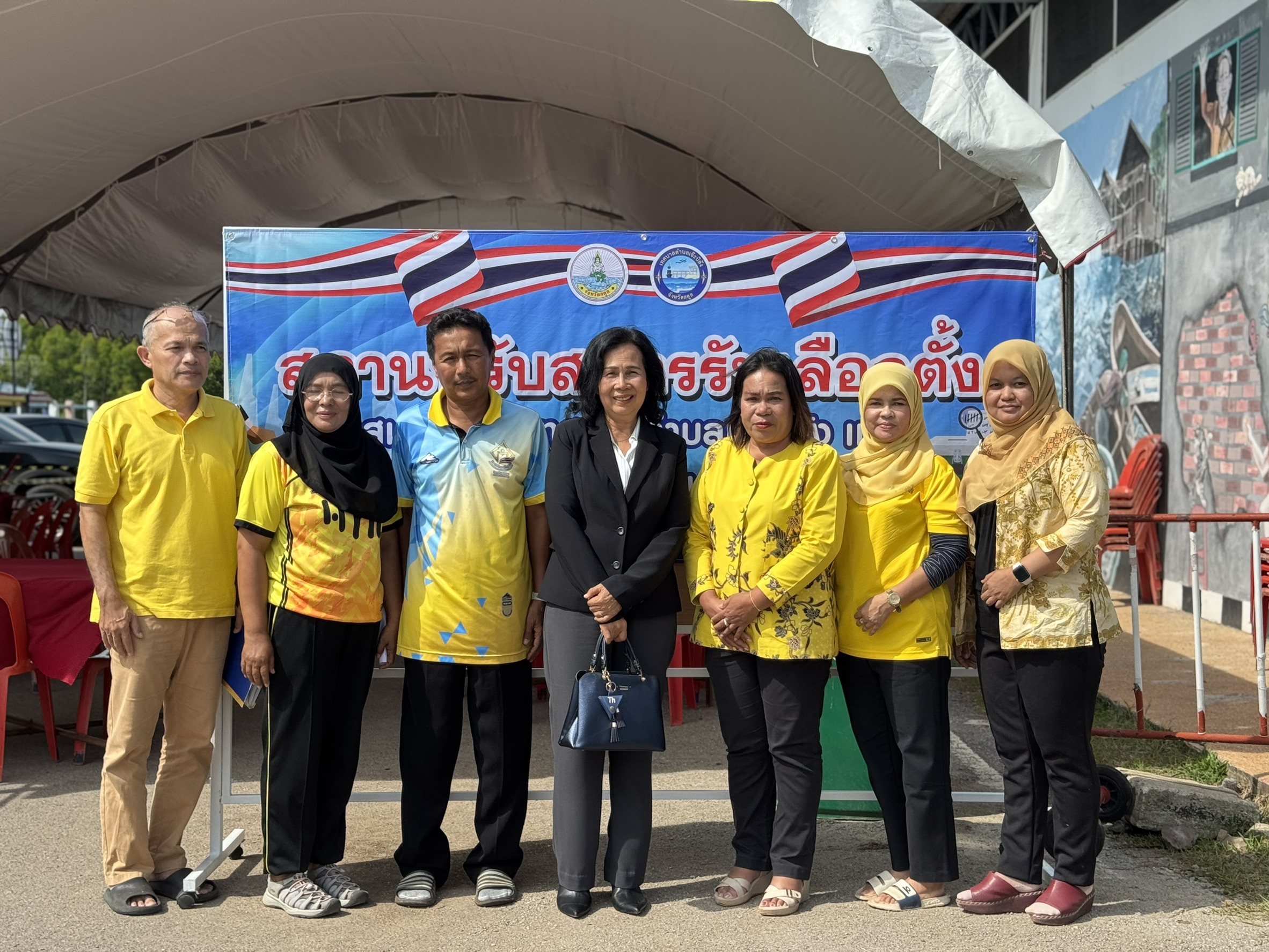 บรรยากาศการรับสมัครสมาชิกสภาเทศบาลตำบลเจ๊ะบิลัง และ นายกเทศมนตรีตำบลเจ๊ะบิลัง วันที่2 (1 เมษายน 2568)
วันที่ 1 เมษายน 2568 เวลา 14.30 น. เทศบาลตำบลเจ๊ะบิลัง ให้การต้อนรับผู้ตรวจการเลือกตั้งประจำจังหวัดสตูล ลงพื้นที่ตรวจเยี่ยมการรับสมัครสมาชิกสภาเทศบาลตำบลเจ๊ะบิลัง และ นายกเทศมนตรีตำบลเจ๊ะบิลัง โดยมีนายอนุวัฒน์ คงเจริญ ผู้อำนวยการเลือกตั้ง เจ้าหน้าที่ ให้การต้อนรับ สำหรับ การรับสมัครเป็นไปด้วยความเรียบร้อย
________________________