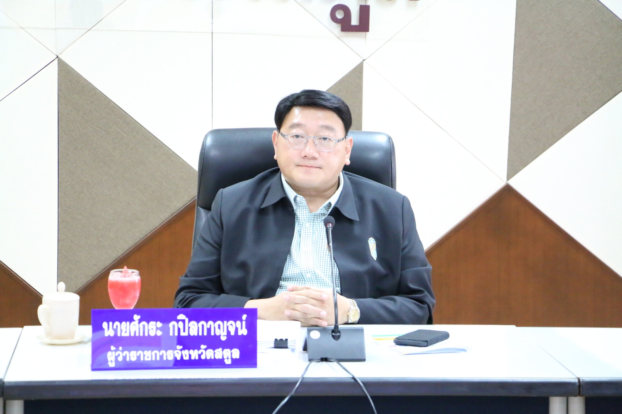 เทศบาลตำบลเจ๊ะบิลัง เข้าร่วมประชุมผู้บริหารและปลัดองค์กรปกครองส่วนท้องถิ่น ครั้งที่ 1 ประจำปี 2568 เพื่อติดตามผลการดำเนินงานในรอบเดือนที่ผ่านมา
                             1 พฤษภาคม 2568 ที่ห้องประชุมโต๊ะพญาวัง ชั้น 4