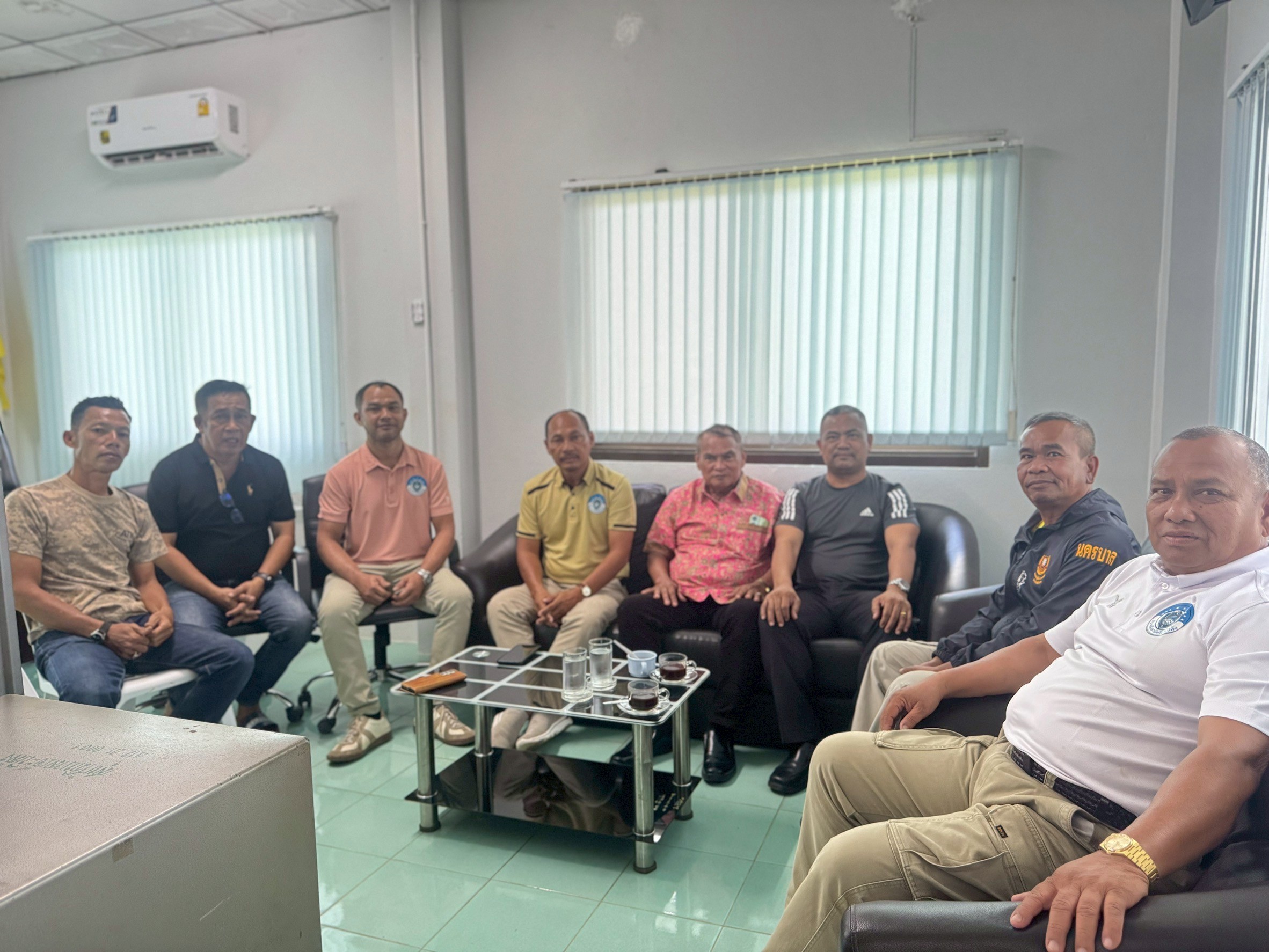 เทศบาลตำบลเจ๊ะบิลัง ประชุมหัวหน้าส่วนราชการ เพื่อปรึกษาหารือระหว่างผู้บริหารและหัวหน้าส่วนราชการของเทศบาล
 วันที่17 มิถุนายน 2568 เวลา 14.00 น. นายยาหยา หลังจิ นายกเทศมนตรีตำบลเจ๊ะบิลัง  เป็นประธานการประชุมหัวหน้าส่วนราชการ เพื่อปรึกษาหารือระหว่างผู้บริหารและหัวหน้าส่วนราชการของเทศบาล เกี่ยวกับข้อราชการและภารกิจต่างๆ ที่อยู่ในอำนาจหน้าที่ของเทศบาล เพื่อให้ภารกิจและข้อราชการดำเนินไปอย่างมีประสิทธิภาพและมีประสิทธิผลต่อการบริหารงานของเทศบาลรวมไปถึงแนวทางต่างๆที่ก่อให้เกิดประโยชน์ต่อชุมชนภายในเขตเทศบาล