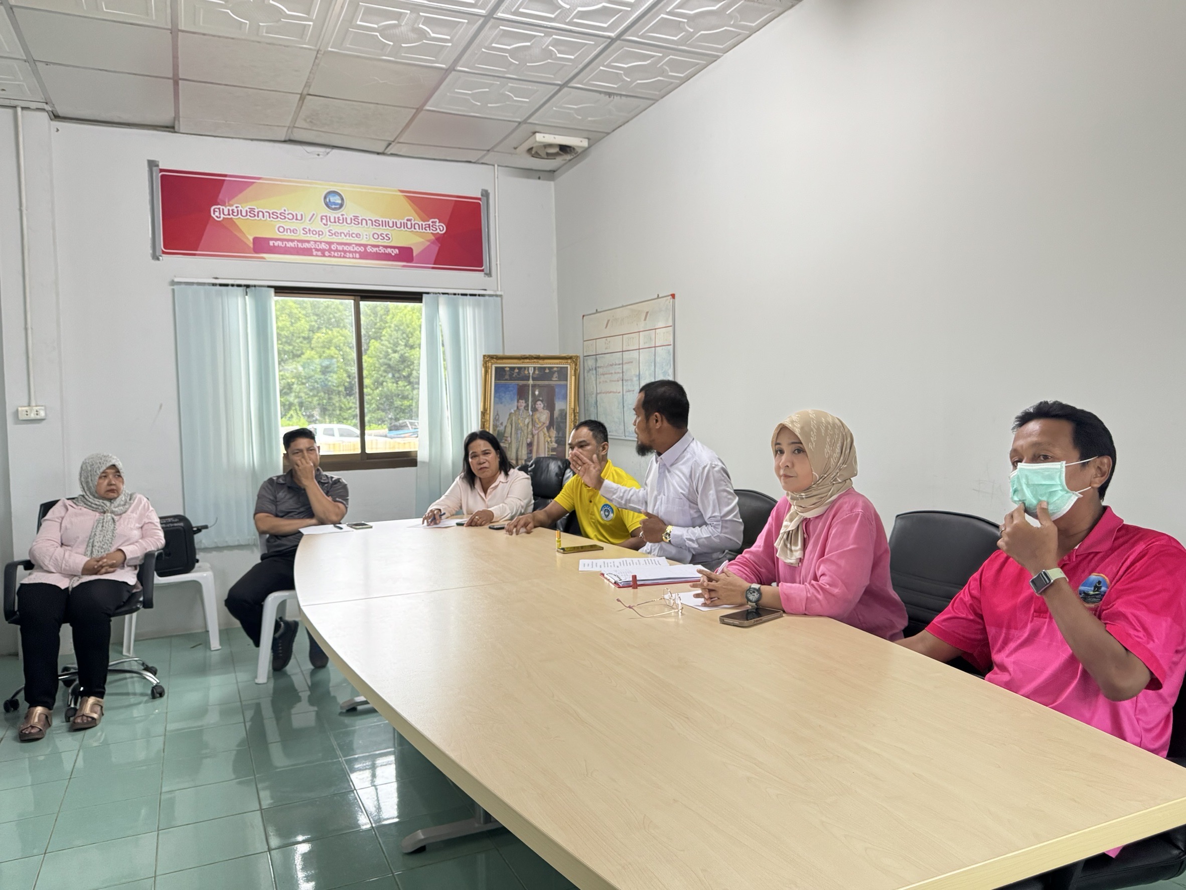 ารประชุมคณะกรรมการชุมชนเทศบาลตำบลเจ๊ะบิลัง 
.
     วันอังคารที่ 24 มิถุนายน 2568 นายยาหยา หลังจิ นายกเทศมนตรีตำบลเจ๊ะบิลัง มอบหมาย นายอำมเร็น เหมปันดัน รองประธานสภาเทศบาลตำบลเจ๊ะบิลัง เป็นประธานในการประชุมคณะกรรมการชุมชนเทศบาลตำบลเจ๊ะบิลัง เพื่อรับนโยบายการปฏิบัติงาน การทำกิจกรรมต่างฯ ภายใต้การบริหารงานโดยนาย ยาหยา หลังจิ นายกเทศมนตรีตำบลเจ๊ะบิลัง 
      โดยมีข้าราชการ พนักงานที่เกี่ยวข้อง เข้าร่วมประชุม เพื่อสร้างความรู้ความเข้าใจในการดำเนินงานร่วมกันของเทศบาลตำบลเจ๊ะบิลัง  ต่อไป