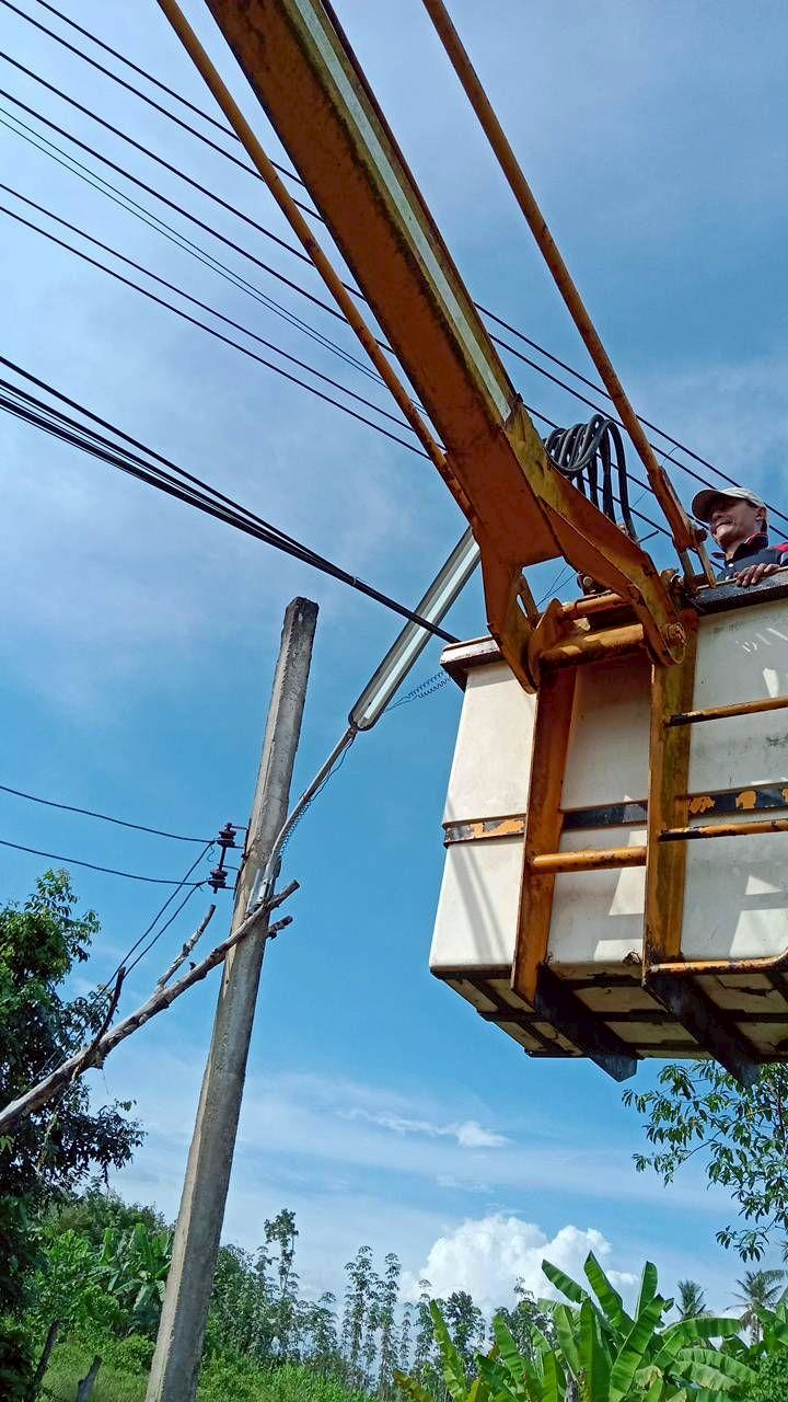 กองช่าง ทต.เจ๊ะบิลัง ลงพื้นทีแก้ไขระบบสาธารณูปโภค เพื่อความสะดวกและปลอดภัยในการใช้เส้นทางสัญจรในพื้นที่เทศบาลตำบลเจ๊ะบิลัง