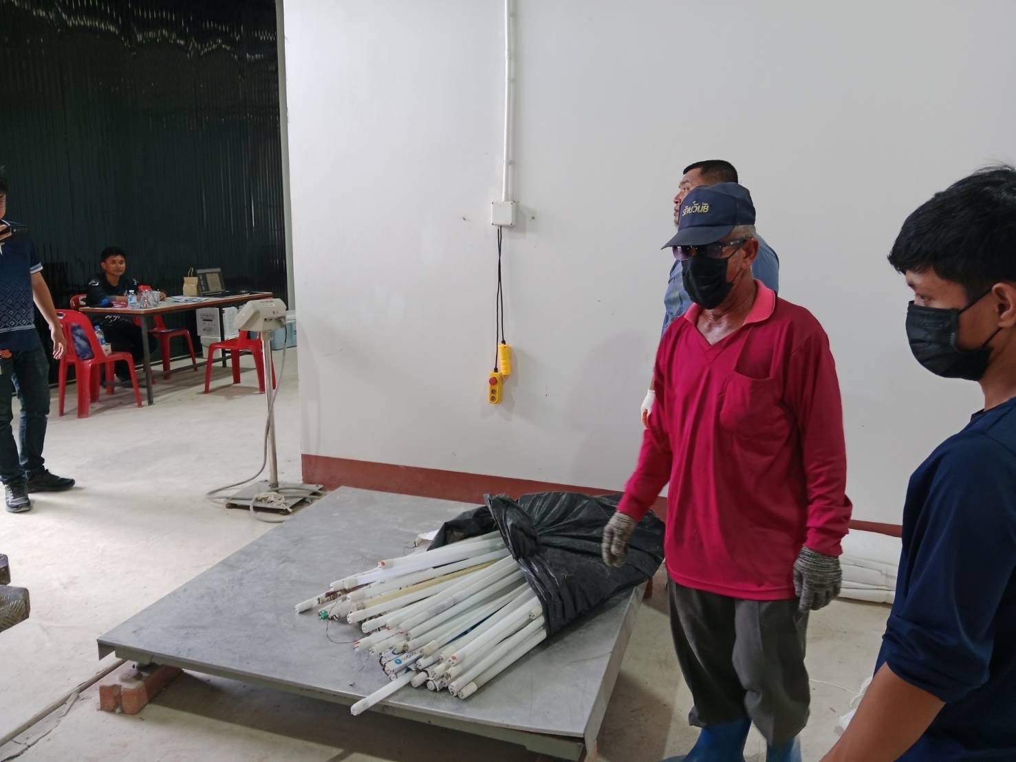 กองสาธารณสุขและสิ่งแวดล้อม ทต.เจ๊ะบิลัง รวบรวมของเสียอันตรายจากชุมชน หรือขยะอันตรายในพื้นที่
ครั้งที่ 1