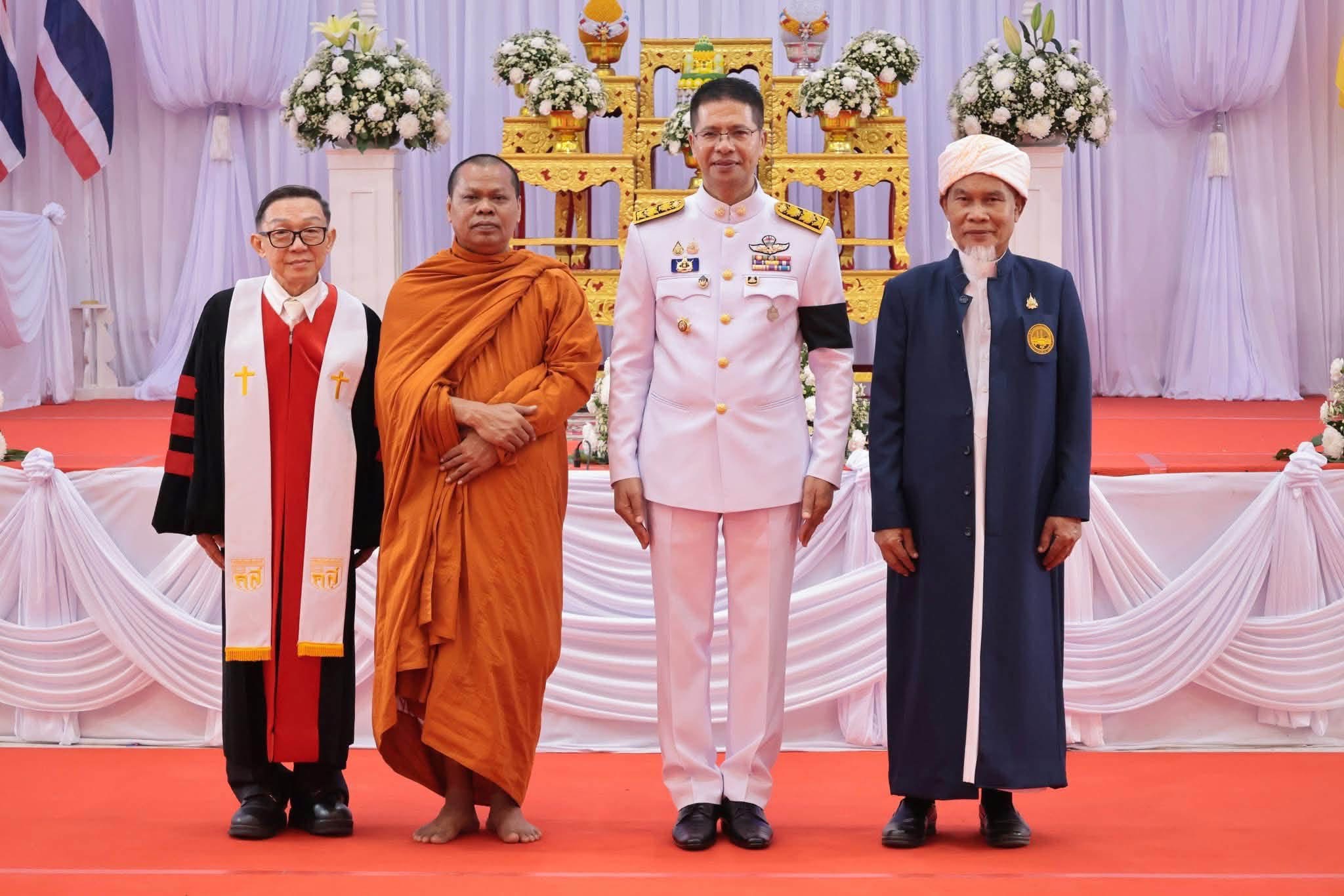 #เทศบาลตำบลเจ๊ะบิลัง เข้าร่วมกิจกรรมเฉลิมพระเกียรติ เนื่องในโอกาสวันเฉลิมพระชนมพรรษา 28 กรกฎาคม 2569 ประกอบพิธีกรรม 3 ศาสนา และร่วมทำบุญตักบาตร